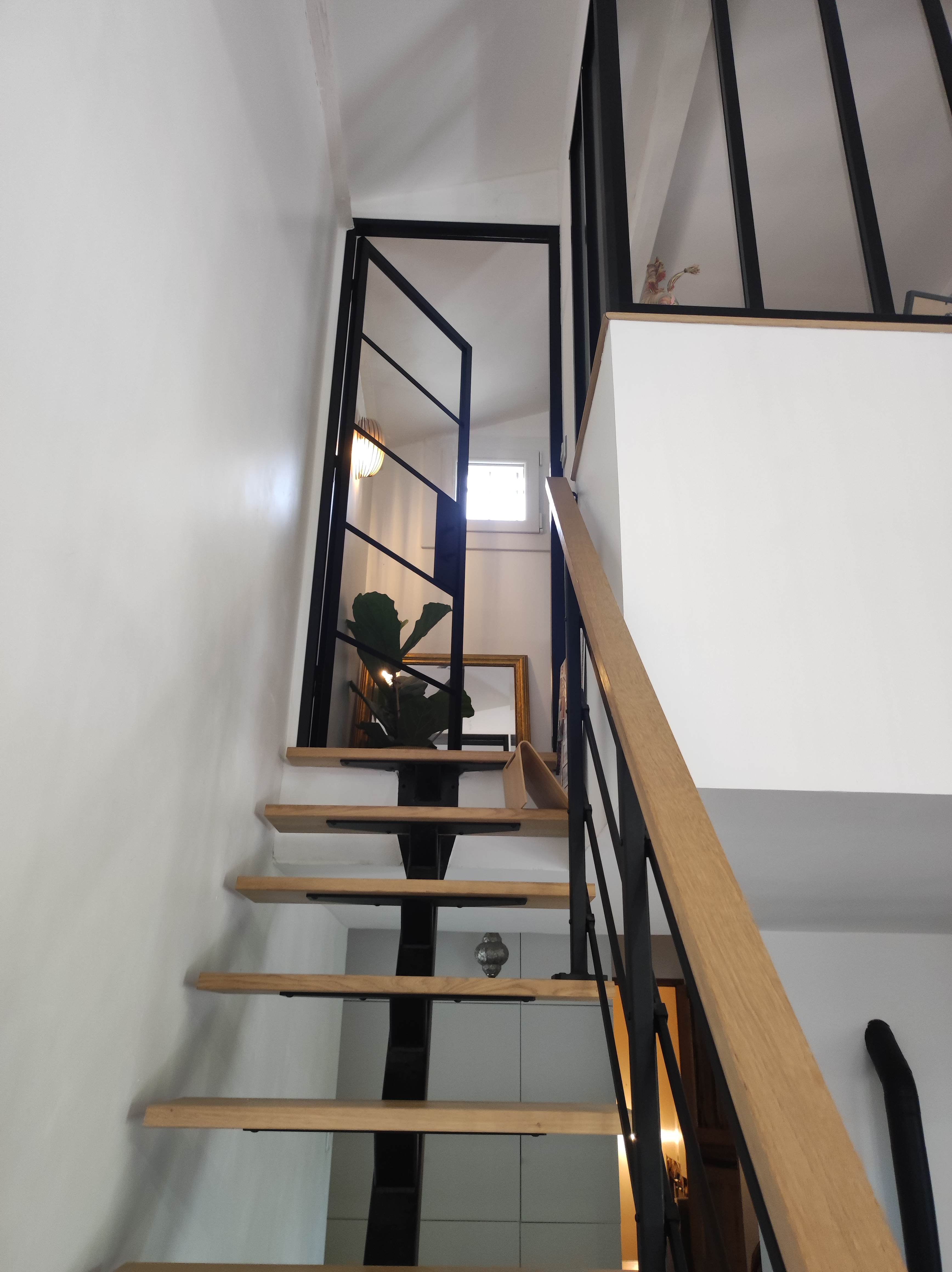 Escalier moderne métal et bois